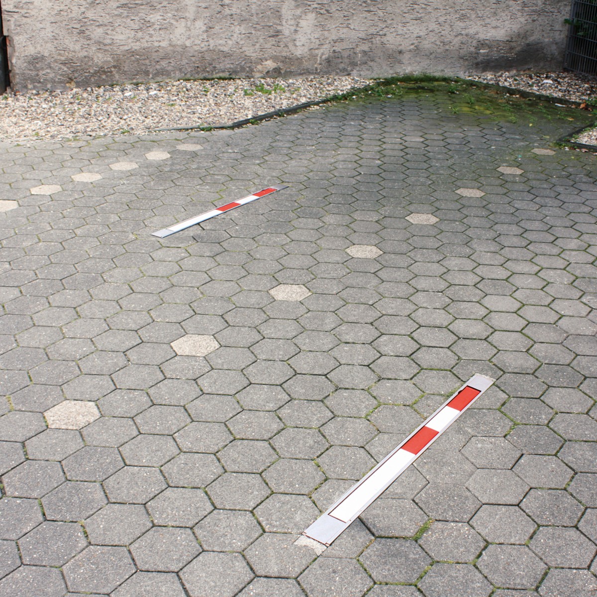 Klappaal, thermisch verzinkt en gelakt, rood / wit, driekantsleutel - Afbeelding 2
