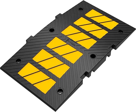 Modulaire rubberen verkeersdrempel van 5,1 cm hoog. Slijtvast, goed zichtbaar en eenvoudig uit te breiden voor parkeerplaatsen en bedrijfsterreinen.